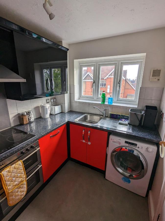 Large Apartment With Parking Guildford Exterior foto