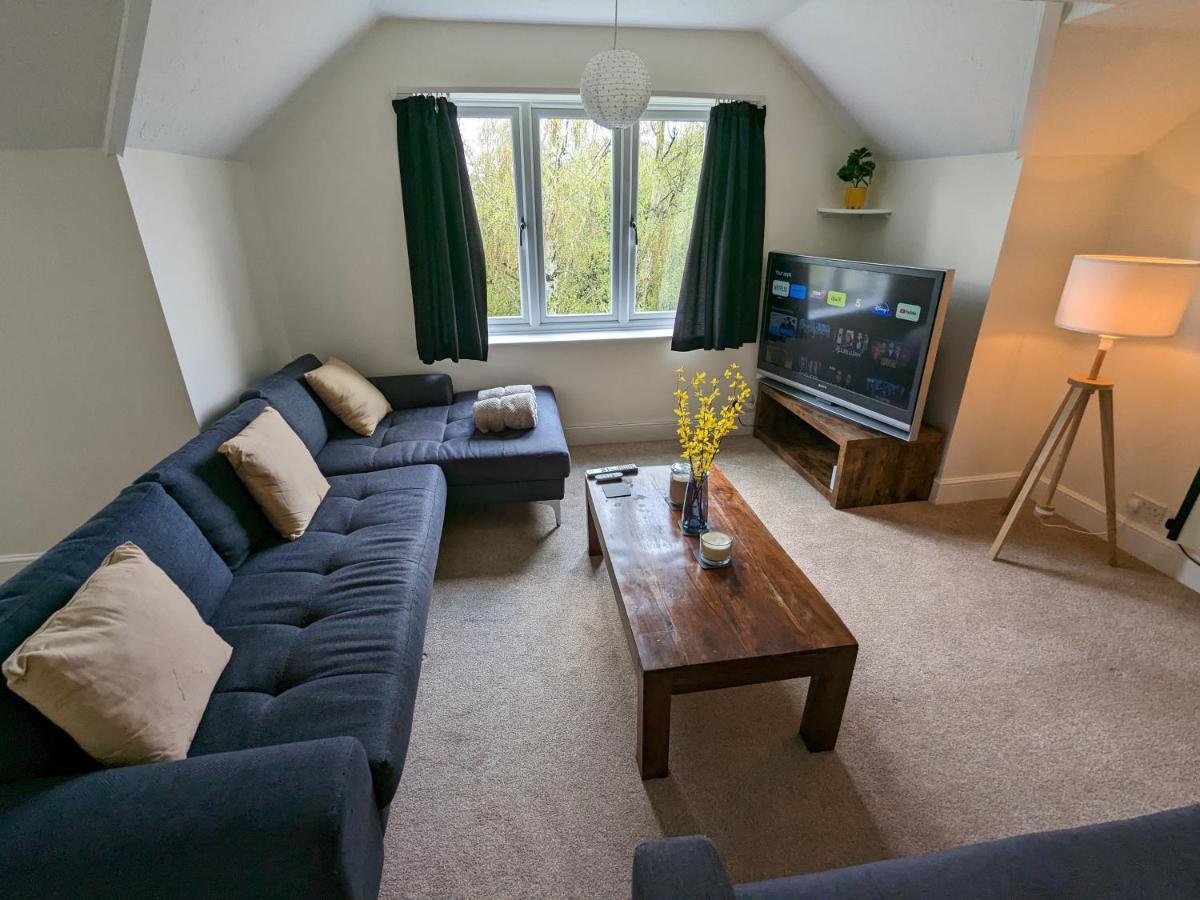Large Apartment With Parking Guildford Exterior foto