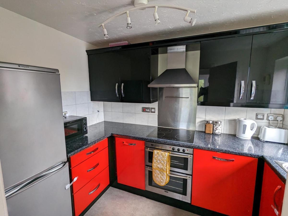Large Apartment With Parking Guildford Exterior foto
