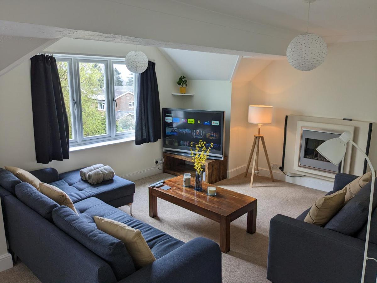 Large Apartment With Parking Guildford Exterior foto