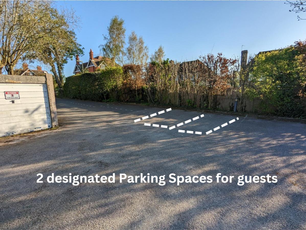Large Apartment With Parking Guildford Exterior foto